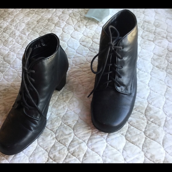 Michelle D Shoes - MICHELLE D Booties Black Leather Lace-up Size 6